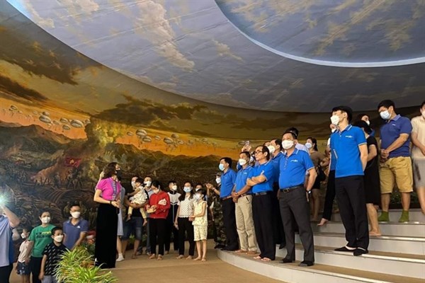 Điện Biên đón trên 331.000 lượt du khách - Anh 1