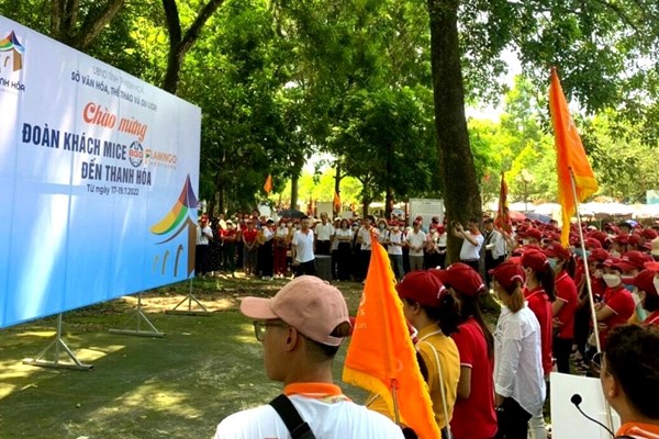 Gần 2.000 khách du lịch MICE được chào đón tại Thanh Hóa - Anh 2