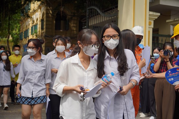 Điểm chuẩn đại học năm nay sẽ thế nào? - Anh 1