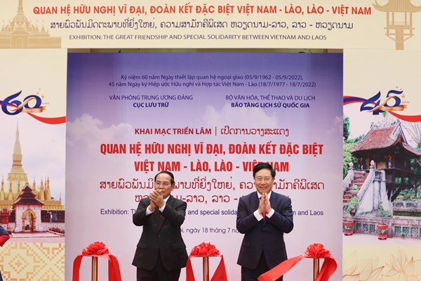 Khai mạc Triển lãm “Quan hệ hữu nghị vĩ đại, đoàn kết đặc biệt