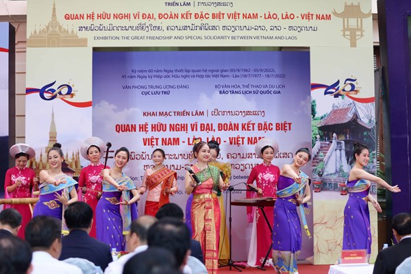 Khai mạc Triển lãm “Quan hệ hữu nghị vĩ đại, đoàn kết đặc biệt