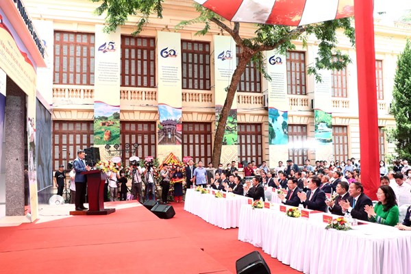 Khai mạc Triển lãm “Quan hệ hữu nghị vĩ đại, đoàn kết đặc biệt