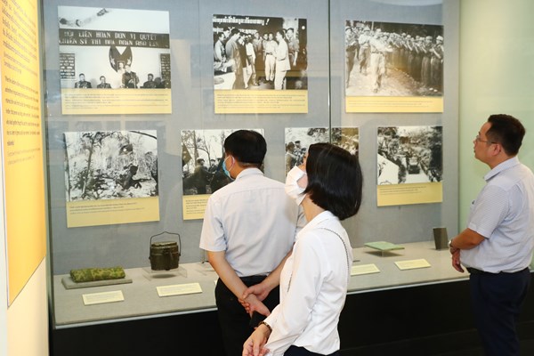 Khai mạc Triển lãm “Quan hệ hữu nghị vĩ đại, đoàn kết đặc biệt