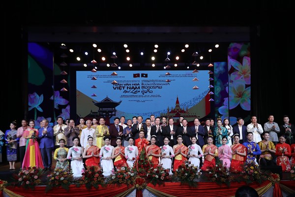 Chương trình nghệ thuật “Hồn sen Việt, Hương sắc Chăm Pa”: Đêm của những cảm xúc Việt- Lào - Anh 1