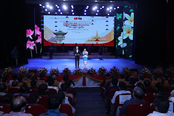 Chương trình nghệ thuật “Hồn sen Việt, Hương sắc Chăm Pa”: Đêm của những cảm xúc Việt- Lào - Anh 5