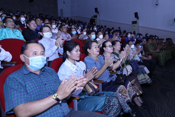 Chương trình nghệ thuật “Hồn sen Việt, Hương sắc Chăm Pa”: Đêm của những cảm xúc Việt- Lào - Anh 4