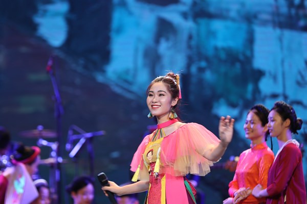 Chương trình nghệ thuật “Hồn sen Việt, Hương sắc Chăm Pa”: Đêm của những cảm xúc Việt- Lào - Anh 12