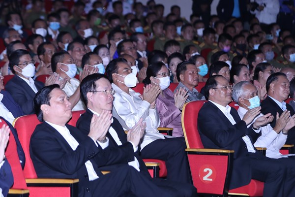 Chương trình nghệ thuật “Hồn sen Việt, Hương sắc Chăm Pa”: Đêm của những cảm xúc Việt- Lào - Anh 2