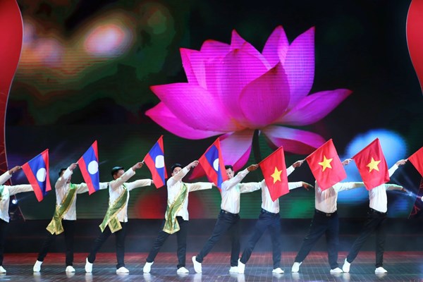 Nồng thắm giai điệu Lào - Việt giữa Thủ đô Hà Nội - Anh 14