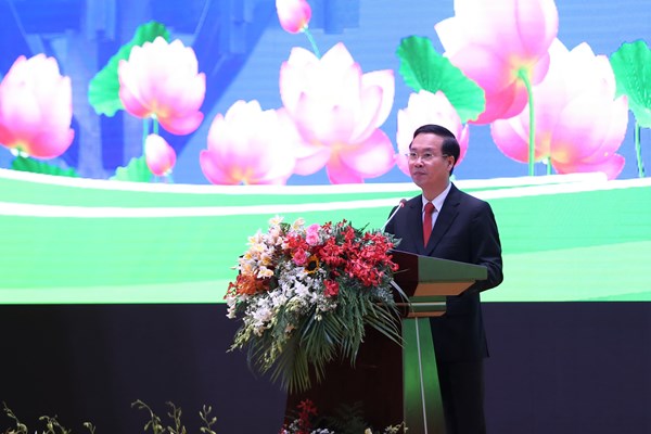 Nhân dân hai nước Việt- Lào quyết tâm cùng nhau bảo vệ, giữ gìn mối quan hệ mẫu mực, thủy chung, trong sáng, 