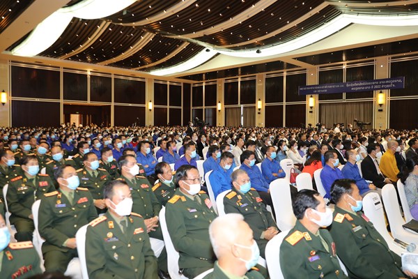 Nhân dân hai nước Việt- Lào quyết tâm cùng nhau bảo vệ, giữ gìn mối quan hệ mẫu mực, thủy chung, trong sáng, 