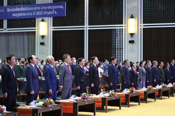 Nhân dân hai nước Việt- Lào quyết tâm cùng nhau bảo vệ, giữ gìn mối quan hệ mẫu mực, thủy chung, trong sáng, 
