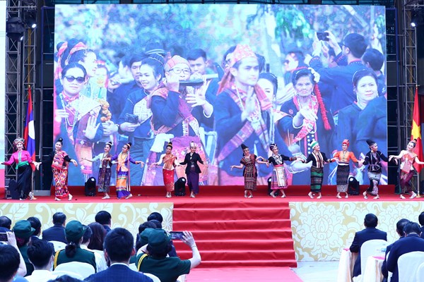 Khai mạc Triển lãm 