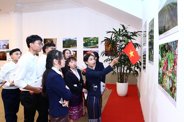 Khai mạc Triển lãm