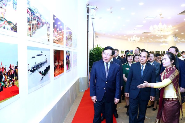 Khai mạc Triển lãm