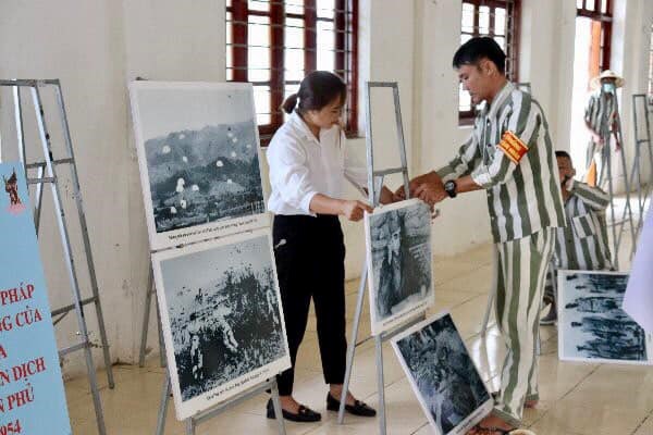 Giáo dục, cảm hóa phạm nhân bằng những trang sử truyền thống - Anh 4