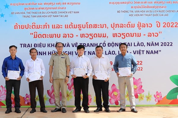 Khai mạc Trại điêu khắc và vẽ tranh cổ động tại Lào - Anh 5