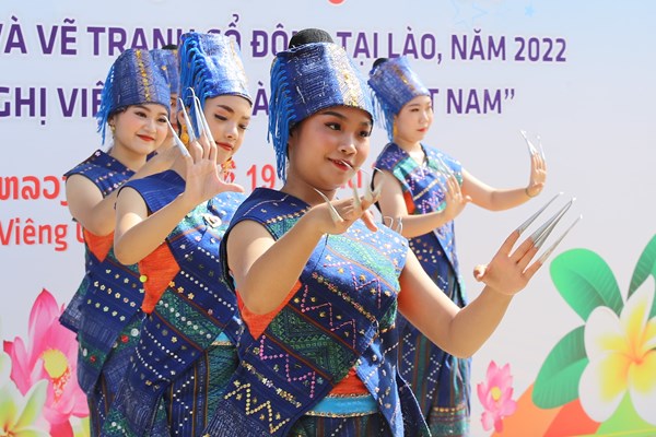 Khai mạc Trại điêu khắc và vẽ tranh cổ động tại Lào - Anh 8