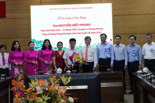 TP.HCM: 'Thưởng nóng' cho học sinh đoạt giải vàng Olympic quốc tế - Anh 3