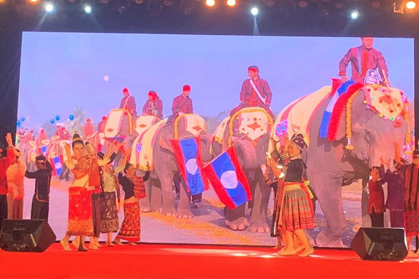 Hội An: Đêm nghệ thuật sắc màu của sự kiện “Tuần văn hóa Lào tại Việt Nam” - Anh 3