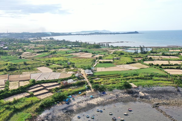 Sốt mua bán đất ở ven biển Quảng Ngãi - Anh 1