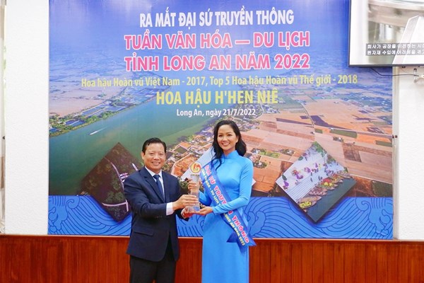 Long An chính thức ra mắt Đại sứ Truyền thông Tuần Văn hóa – Du lịch 2022 - Anh 1