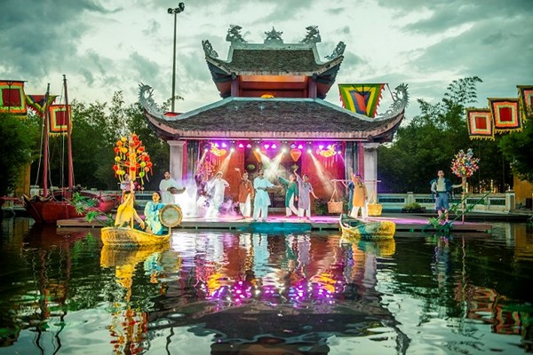 Du khách háo hức “check in” tinh hoa lễ hội truyền thống tại VinWonders Nam Hội An - Anh 6