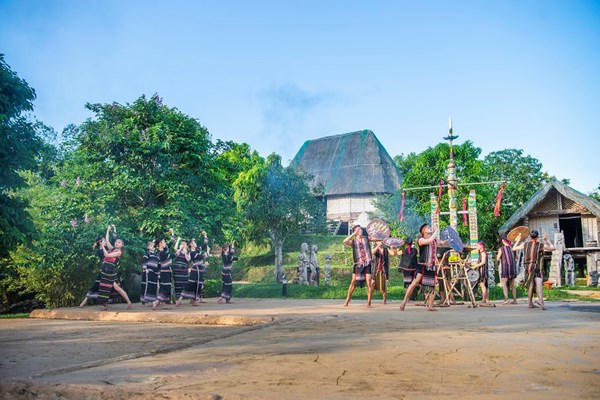 Du khách háo hức “check in” tinh hoa lễ hội truyền thống tại VinWonders Nam Hội An - Anh 7