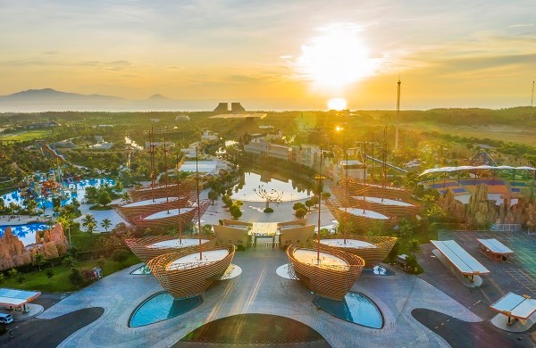 Du khách háo hức “check in” tinh hoa lễ hội truyền thống tại VinWonders Nam Hội An - Anh 8