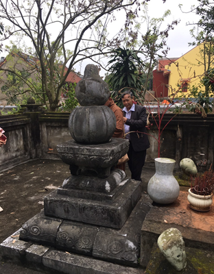 Câu chuyện về tháp quả lựu và nước thiêng ở chùa Quang Minh - Anh 2