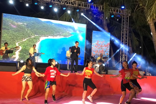 Hội An: Khai mạc Festival “Cù Lao Chàm- Mùa hoa ngô đồng đỏ” - Anh 1