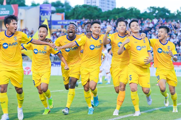 Thắng Hải Phòng, SLNA đòi lại ngôi đầu V.League - Anh 2
