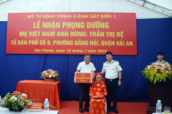 Triển lãm “75 năm đền ơn đáp nghĩa” - Anh 2
