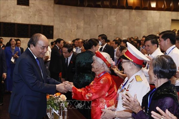 Các anh hùng liệt sĩ, thương binh 