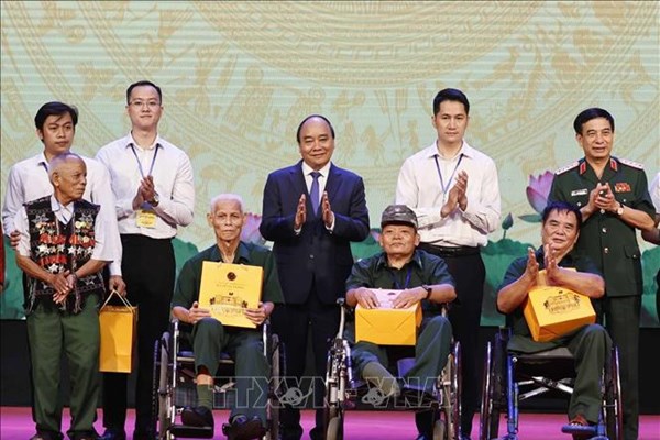 Các anh hùng liệt sĩ, thương binh 