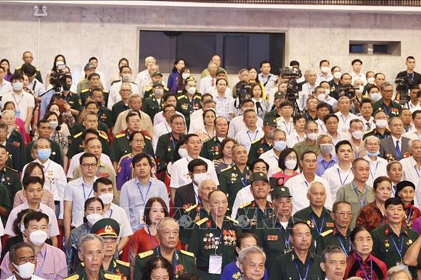 Các anh hùng liệt sĩ, thương binh 