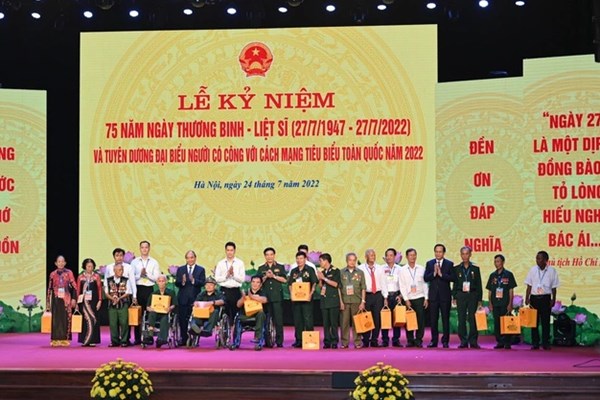 Các anh hùng liệt sĩ, thương binh 