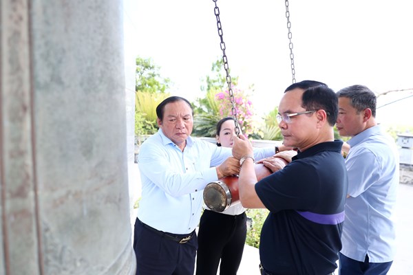 Bộ trưởng Nguyễn Văn Hùng tri ân các Anh hùng liệt sĩ, người có công với cách mạng - Anh 1