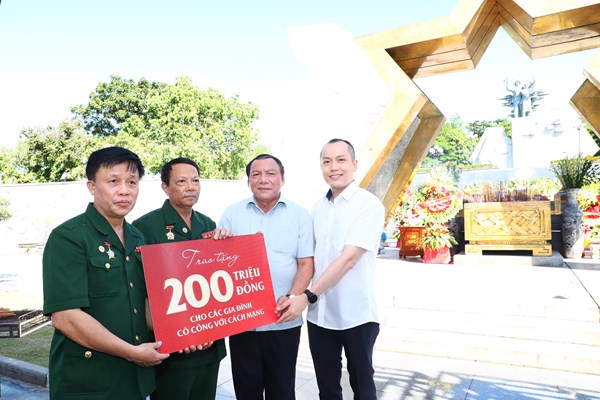 Bộ trưởng Nguyễn Văn Hùng tri ân các Anh hùng liệt sĩ, người có công với cách mạng - Anh 4
