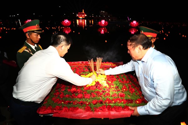 Chương trình nghệ thuật “Khát vọng hòa bình” tri ân các Anh hùng liệt sĩ - Anh 2