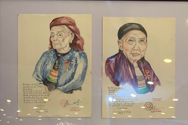 Khai mạc triển lãm 