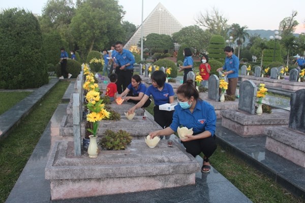 Tri ân các anh hùng, liệt sĩ tại Nghĩa trang liệt sĩ quốc gia A1 - Anh 2