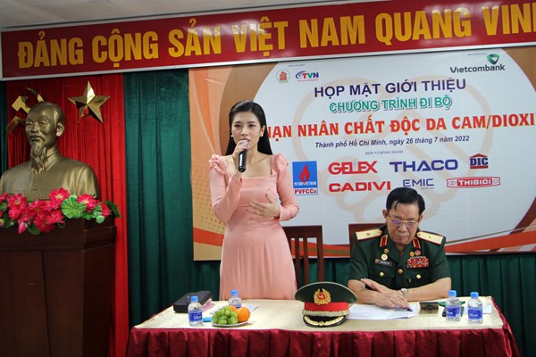 TP.HCM: Đi bộ đồng hành “Vì nạn nhân chất độc da cam/dioxin” - Anh 4