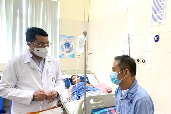 Khám bệnh, tặng quà và tri ân người có công, gia đình chính sách - Anh 2