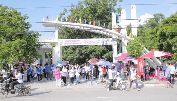 Điện Biên: 23 trường có tỷ lệ thí sinh tốt nghiệp THPT đạt 100% - Anh 1