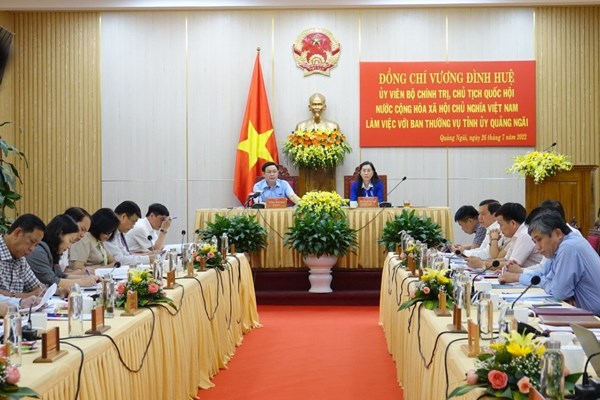 Chủ tịch Quốc hội: Quảng Ngãi cần quan tâm đầu tư cho văn hóa, giáo dục... - Anh 1