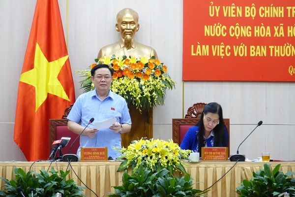 Chủ tịch Quốc hội: Quảng Ngãi cần quan tâm đầu tư cho văn hóa, giáo dục... - Anh 2