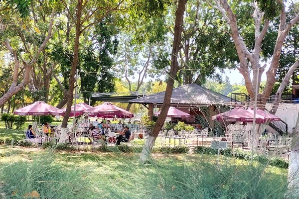 Ninh Thuận: Dân bức xúc vì công viên biến thành quán cà phê - Anh 1