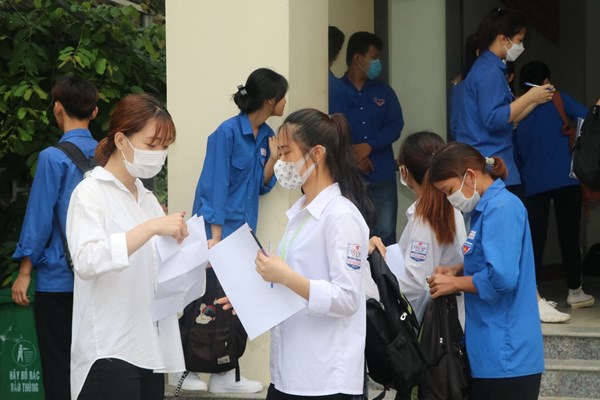 Yên Bái: Tỷ lệ đỗ tốt nghiệp THPT năm 2022 đạt 98,85% - Anh 1
