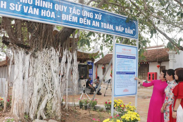 Nét đẹp văn hóa, ứng xử văn minh trong gia đình, dòng họ, khu dân cư: Nâng cao nhận thức cộng đồng - Anh 1